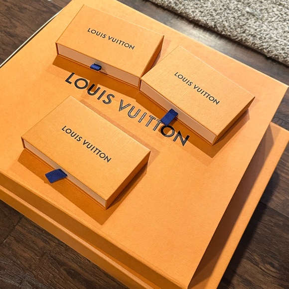 5 Louis Vuitton Boxes - Picture 3 of 4